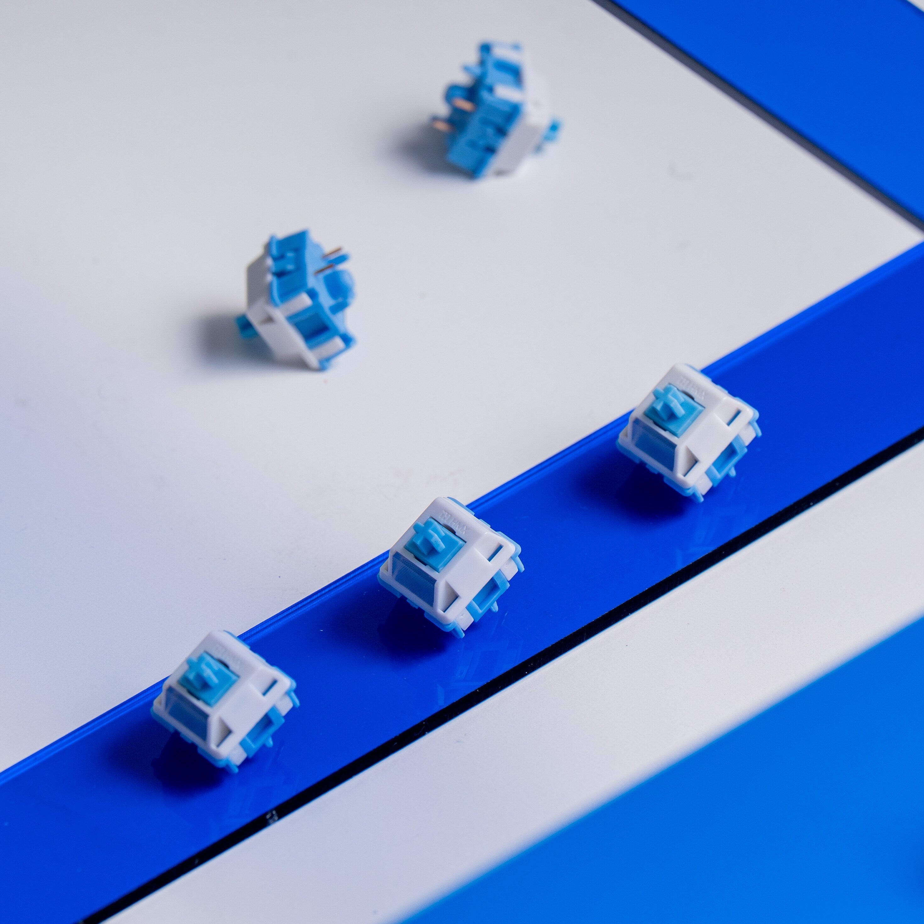 HMX XLLAB - Cloud V2 Linear Switches