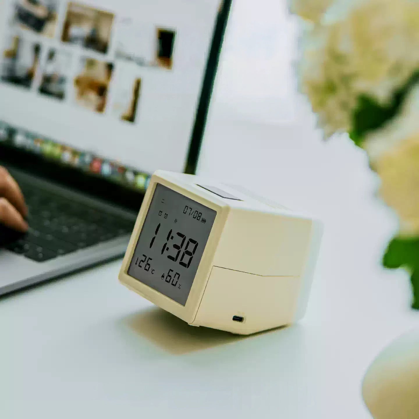 Black & White - Seesaw Alarm Clock