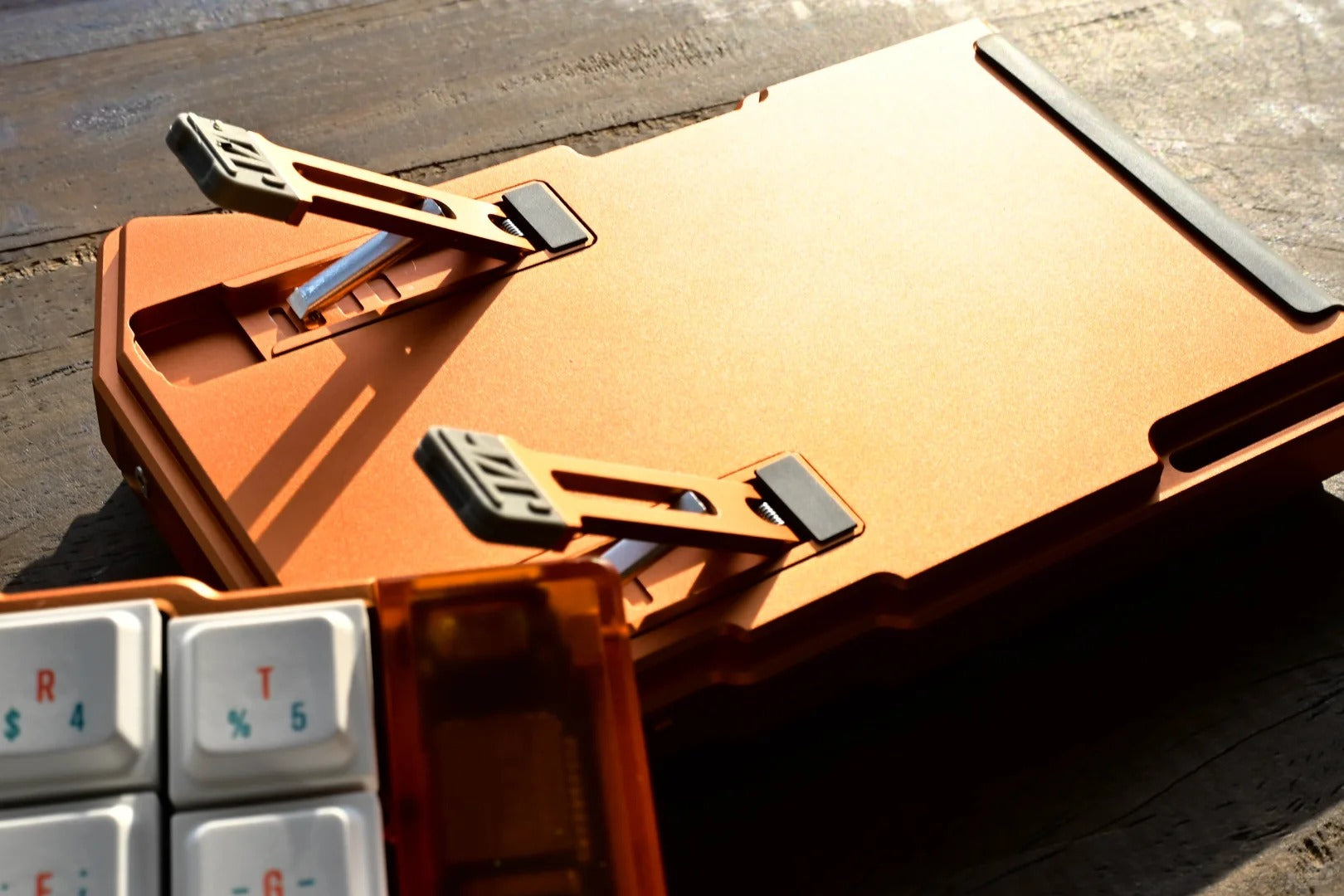 Cornix – Flache, ergonomische Split-Tastatur