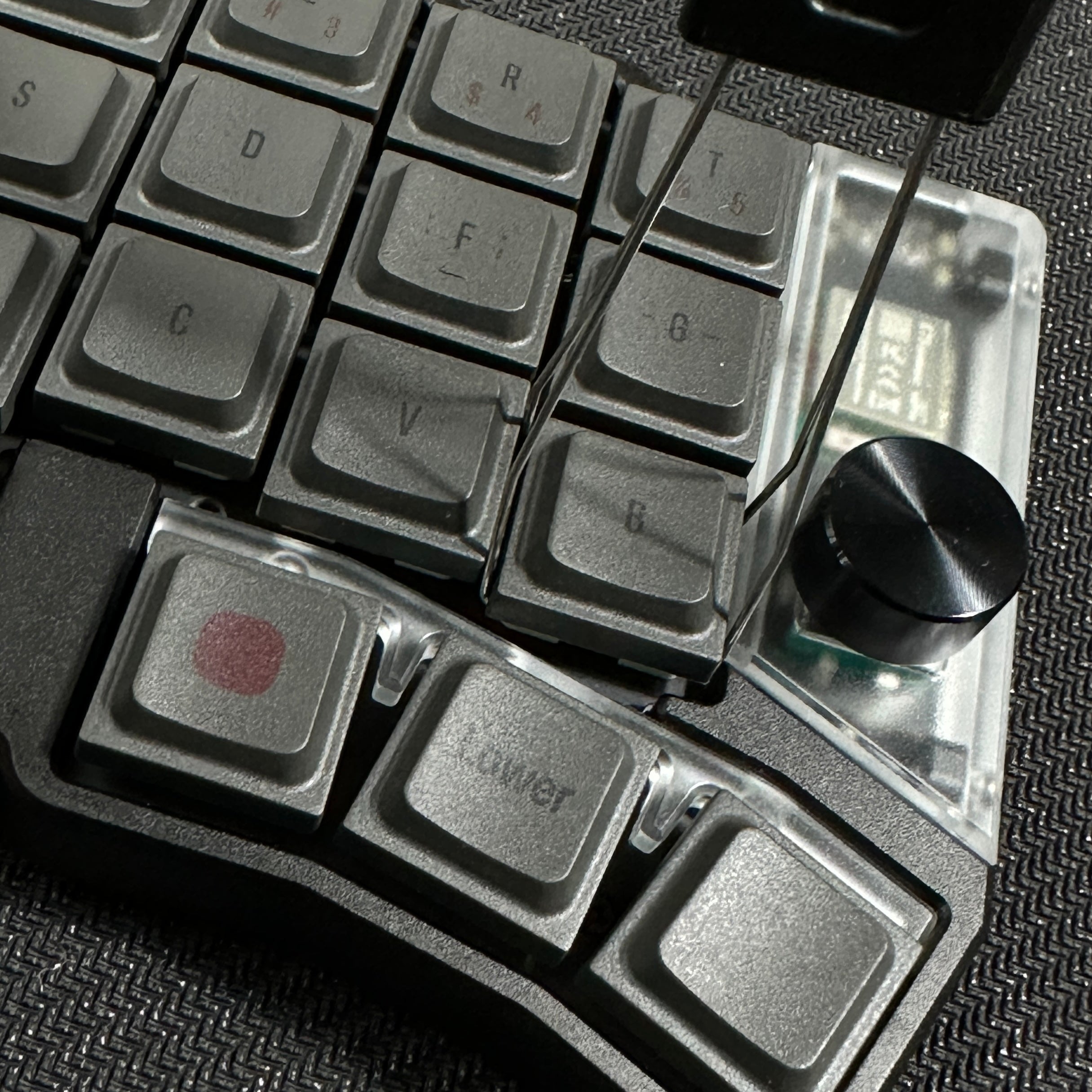 Cornix – Flache, ergonomische Split-Tastatur