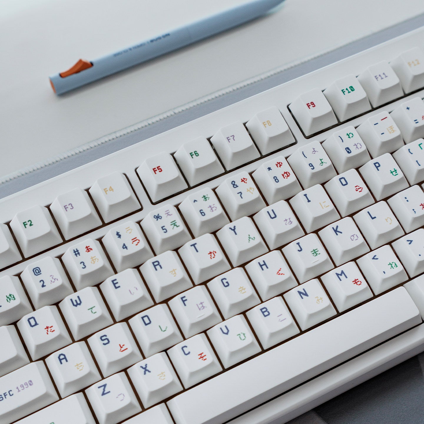 White Retro Gaming - PBT - ANSI Keycap Set - Cherry Profile