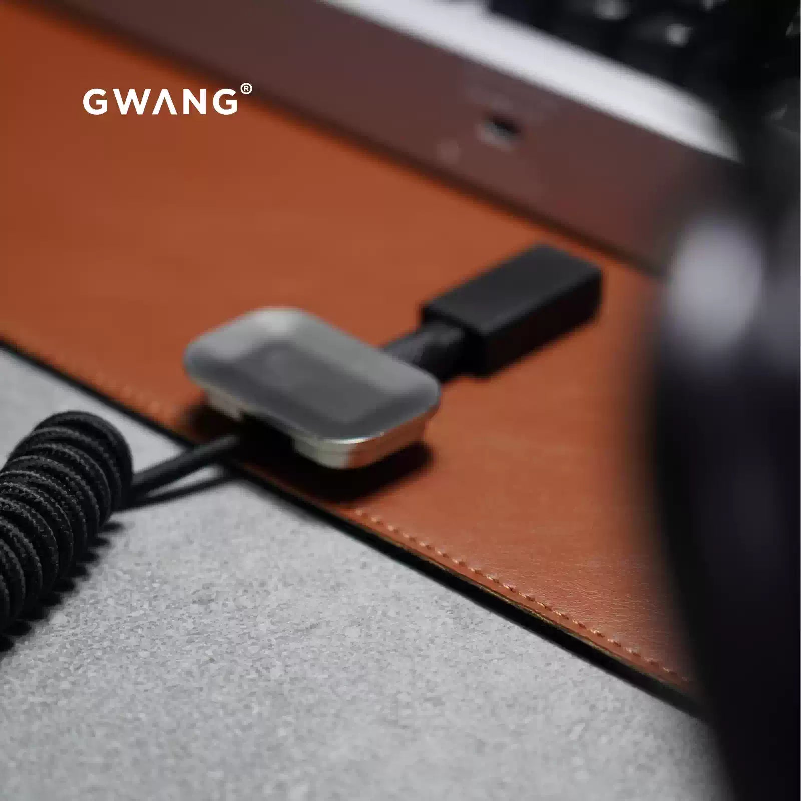 GWANG  – Leather-Texture Memory Foam Wrist Rest