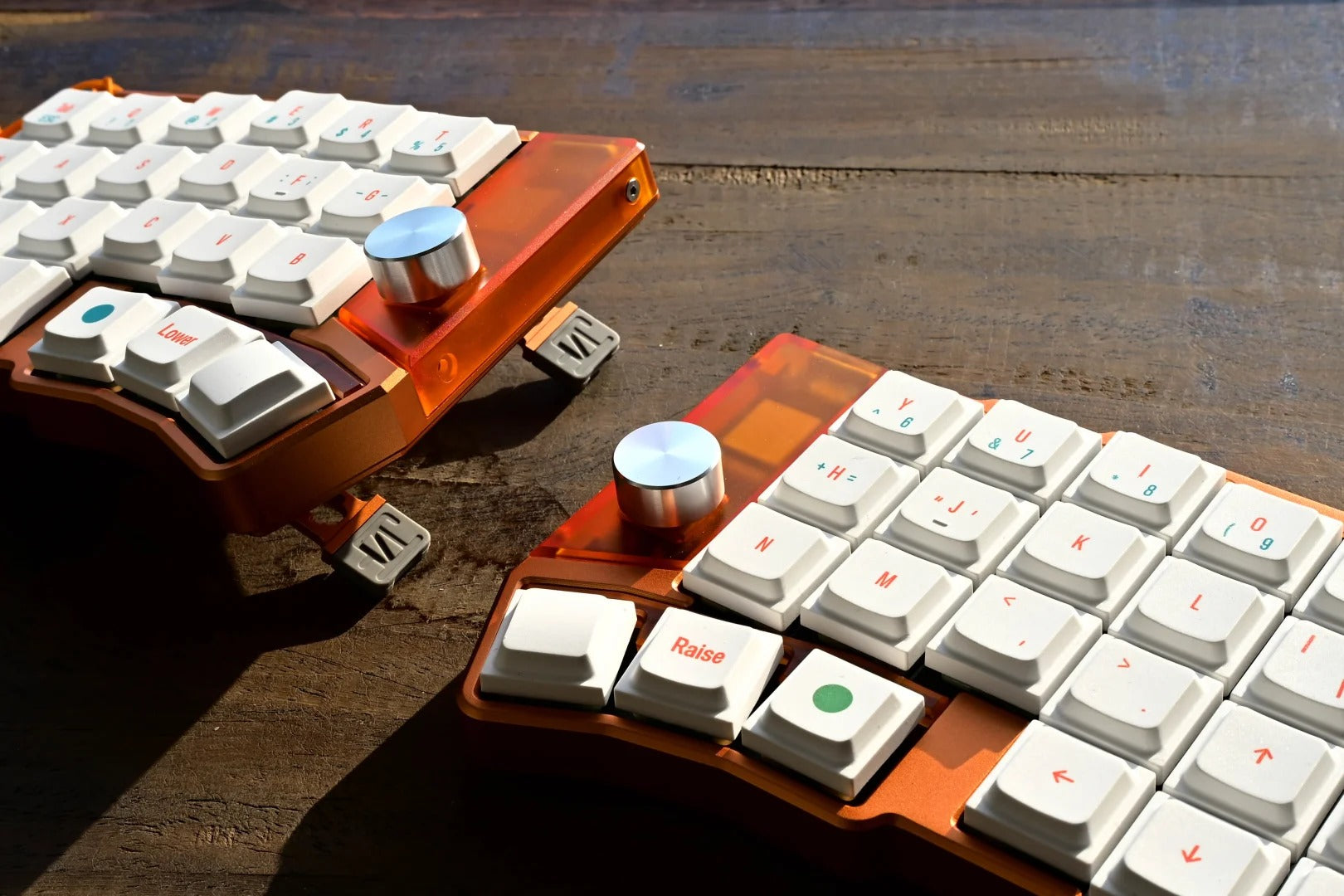 Cornix – Flache, ergonomische Split-Tastatur 
