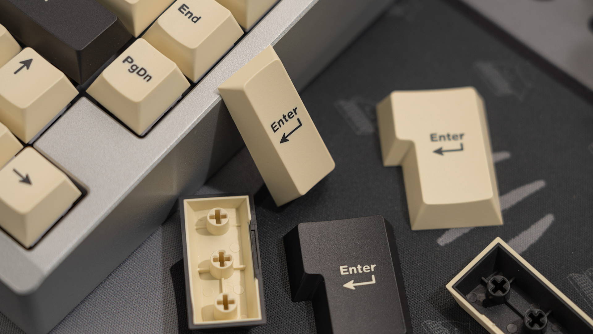 Wuque Studio - Creamy Charcoal Keycaps