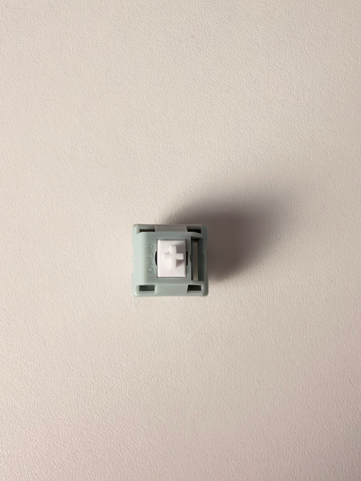 OZO Keyboards OwLab London Fog linear mechanical switch with a grey polycarbonate housing and white UPE long-pole stem