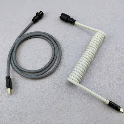 Cable USB a USB-C en espiral de dos tonos OZO para teclados mecánicos