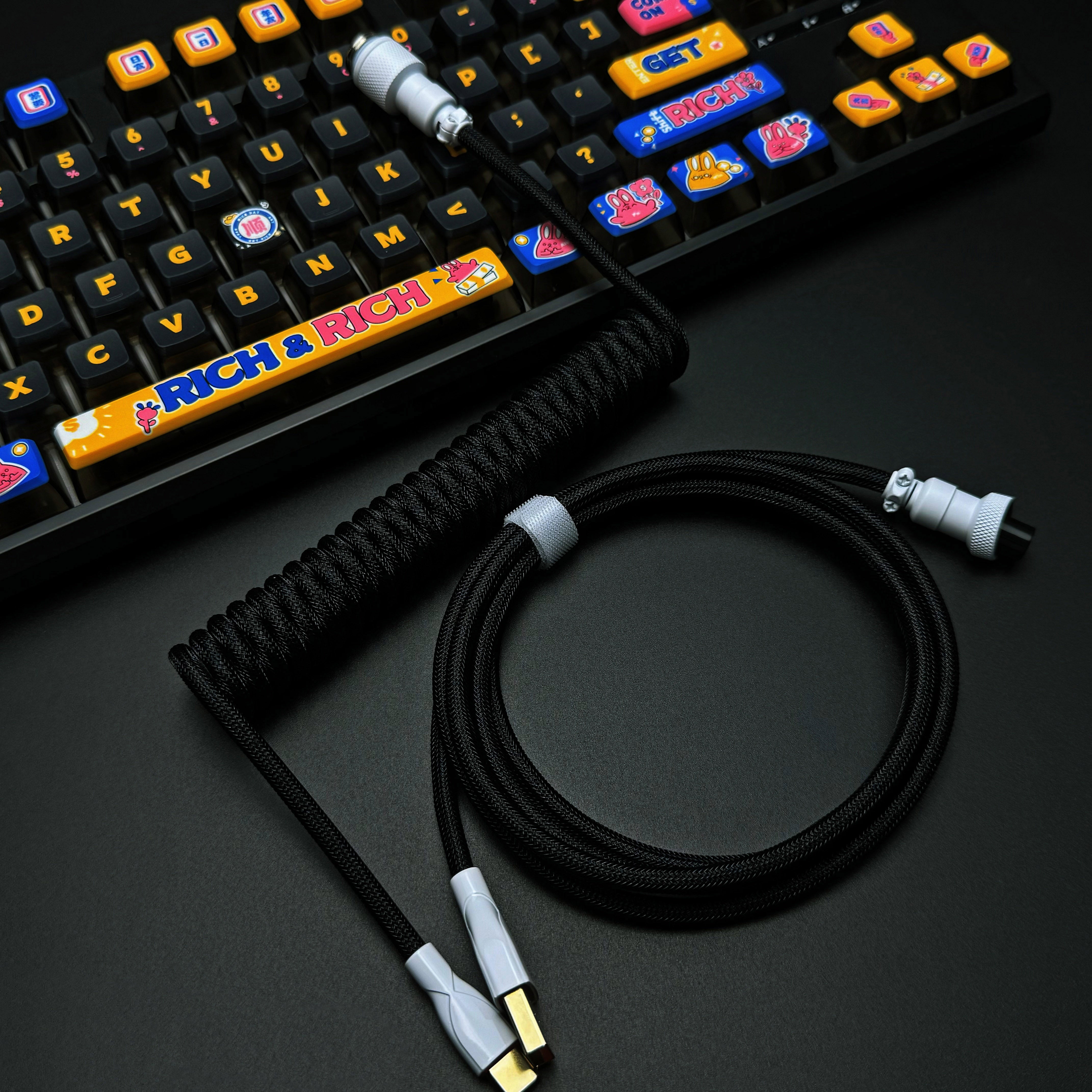 Cable USB a USB-C en espiral clásico OZO para teclados mecánicos