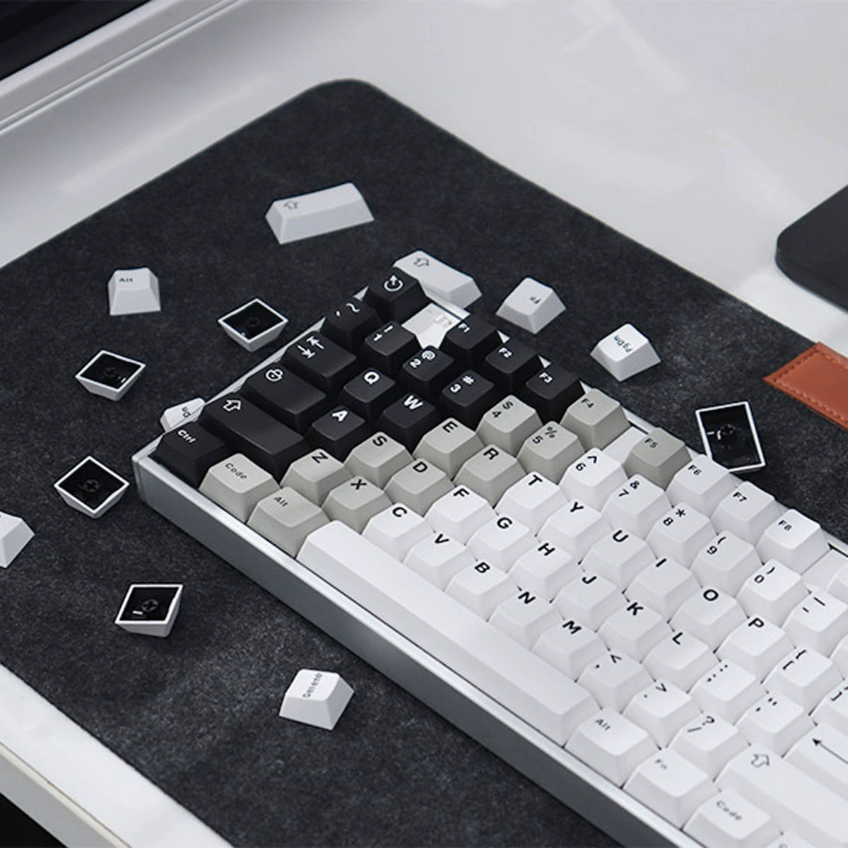 White Bagua - 121 Doubleshot Keycap Set Cherry Profile For MX Switches