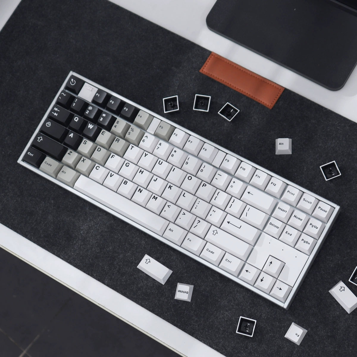 White Bagua - 121 Doubleshot Keycap Set Cherry Profile For MX Switches