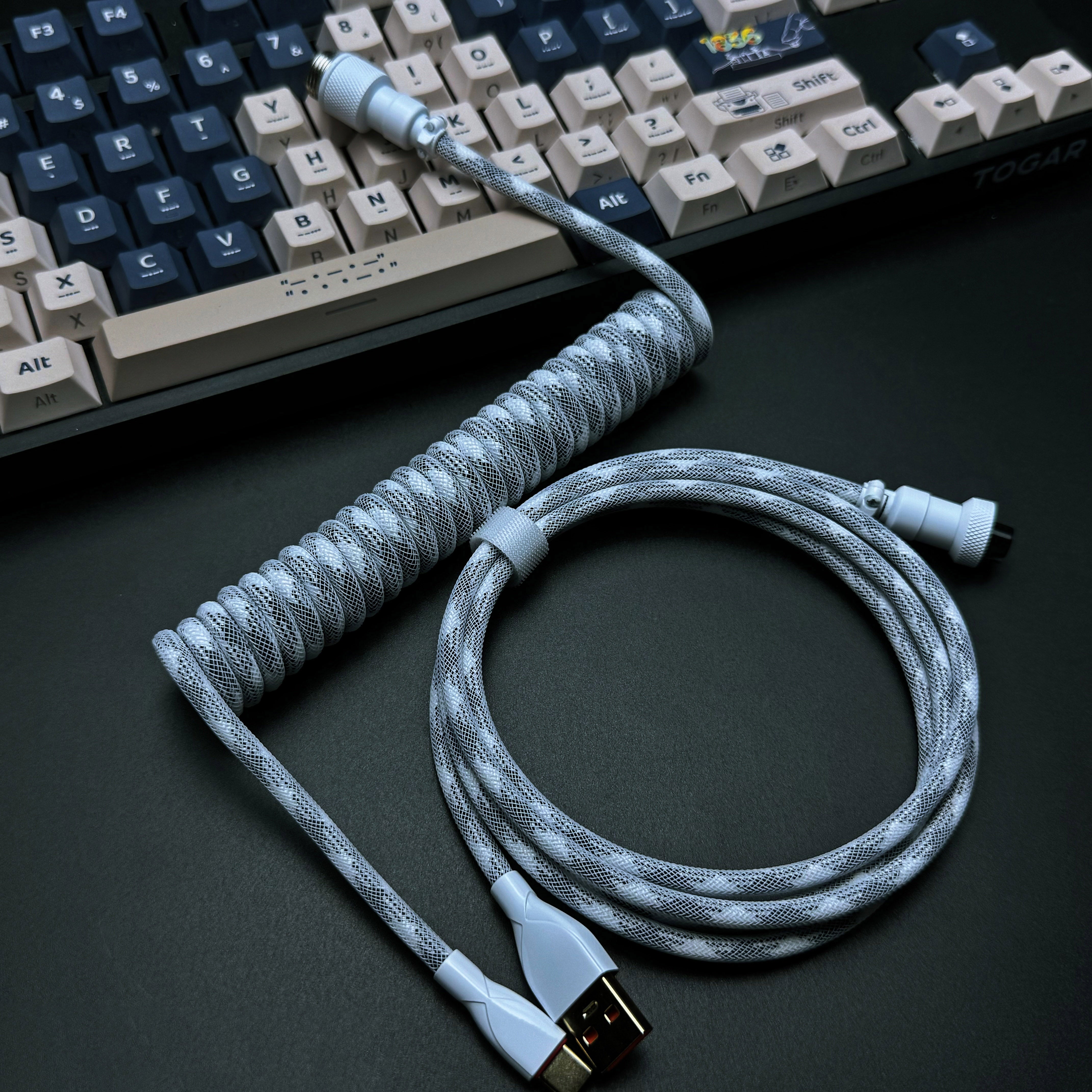 Cable USB a USB-C en espiral clásico OZO para teclados mecánicos