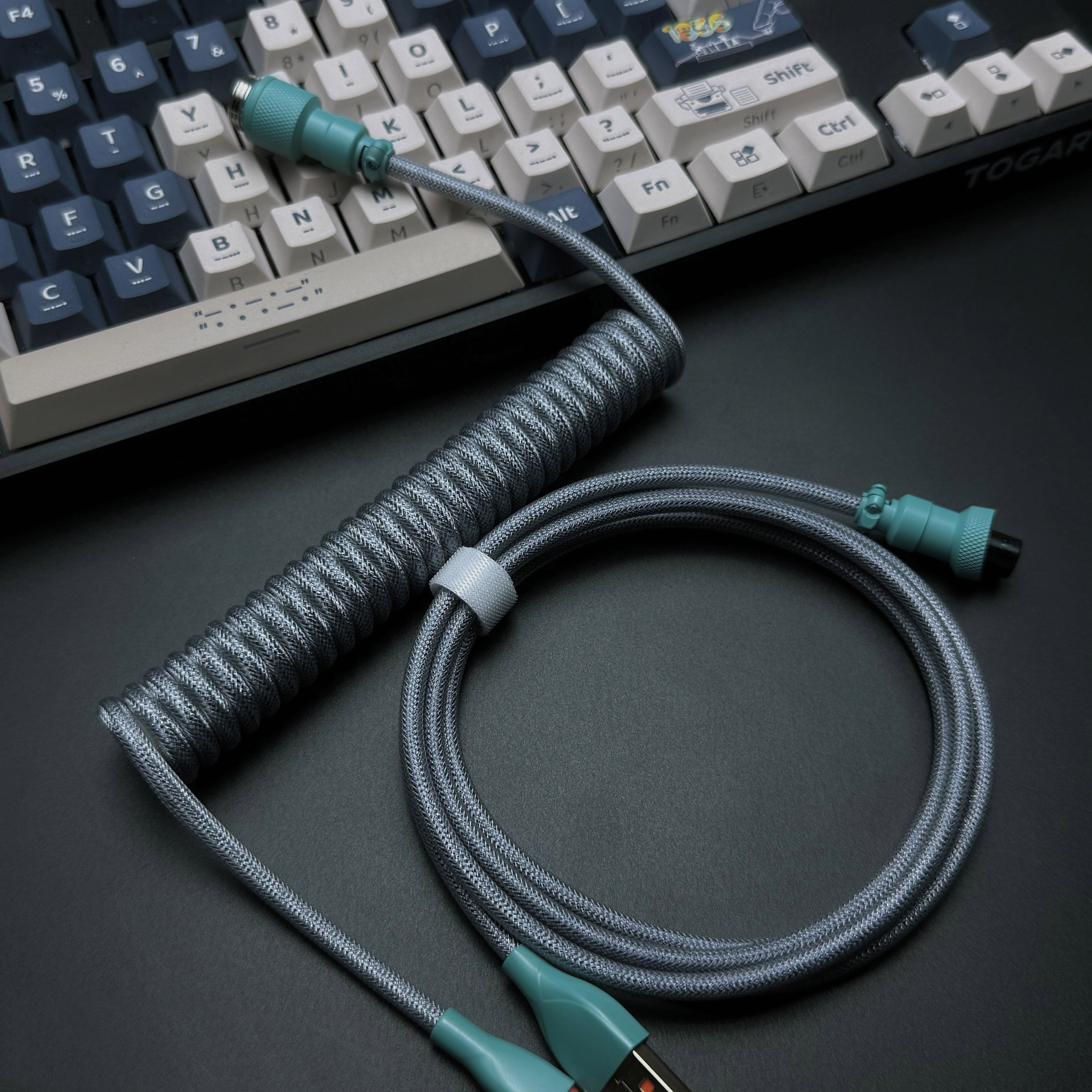Cable USB a USB-C en espiral clásico OZO para teclados mecánicos