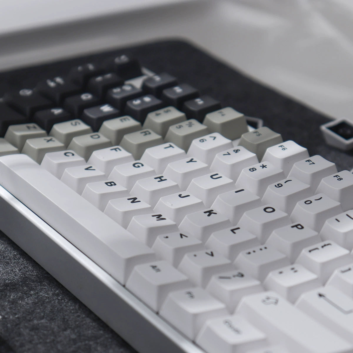 White Bagua - 121 Doubleshot Keycap Set Cherry Profile For MX Switches