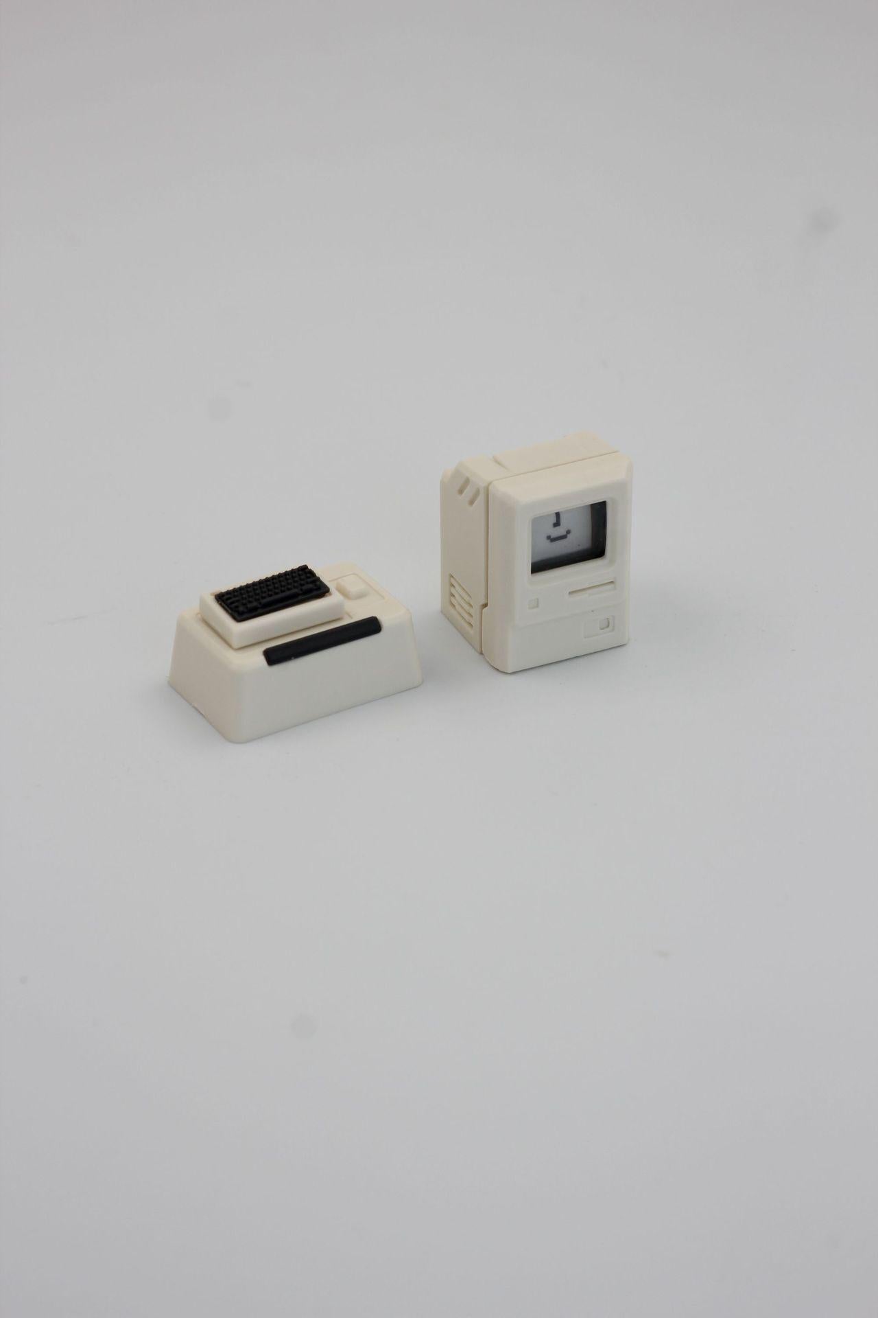 Macintosh-Inspired Keycap – Classic Retro Design