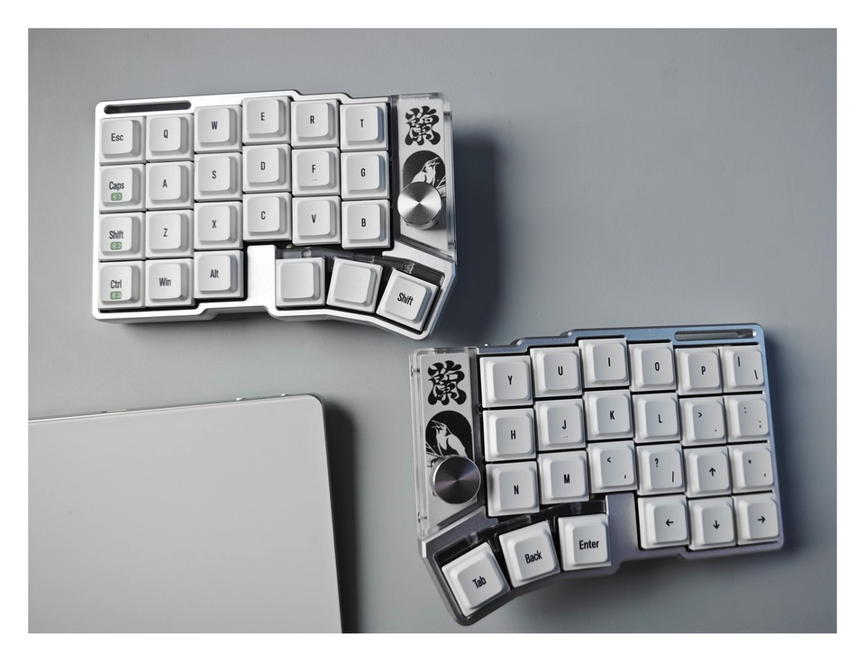 Cornix 2.0 - Split Low-Profile Split Ergonomic Keyboard (Pre-Order)