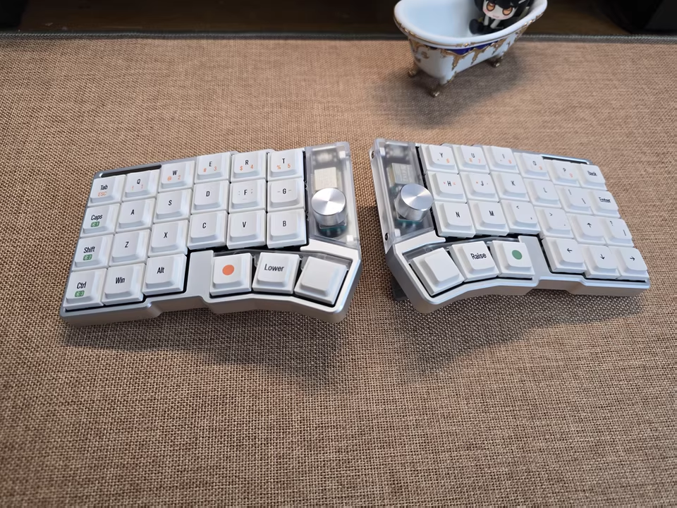 Cornix LP - Split Mechanical Keyboard | Low-Profile Ergonomic