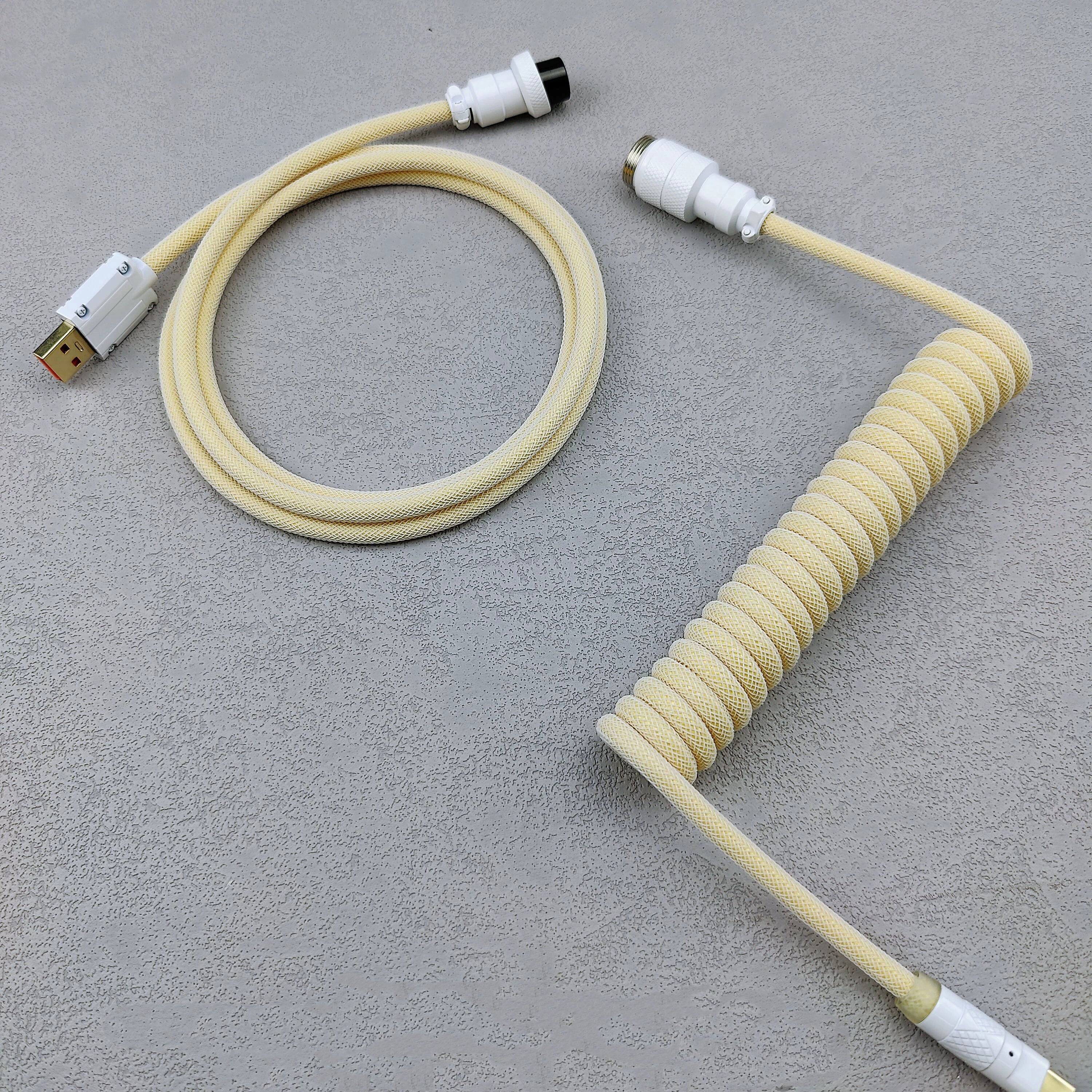 Cable USB a USB-C en espiral de dos tonos OZO para teclados mecánicos